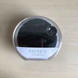 BRAND NEW AND SEALED Foreo Luna Play in Midnight!